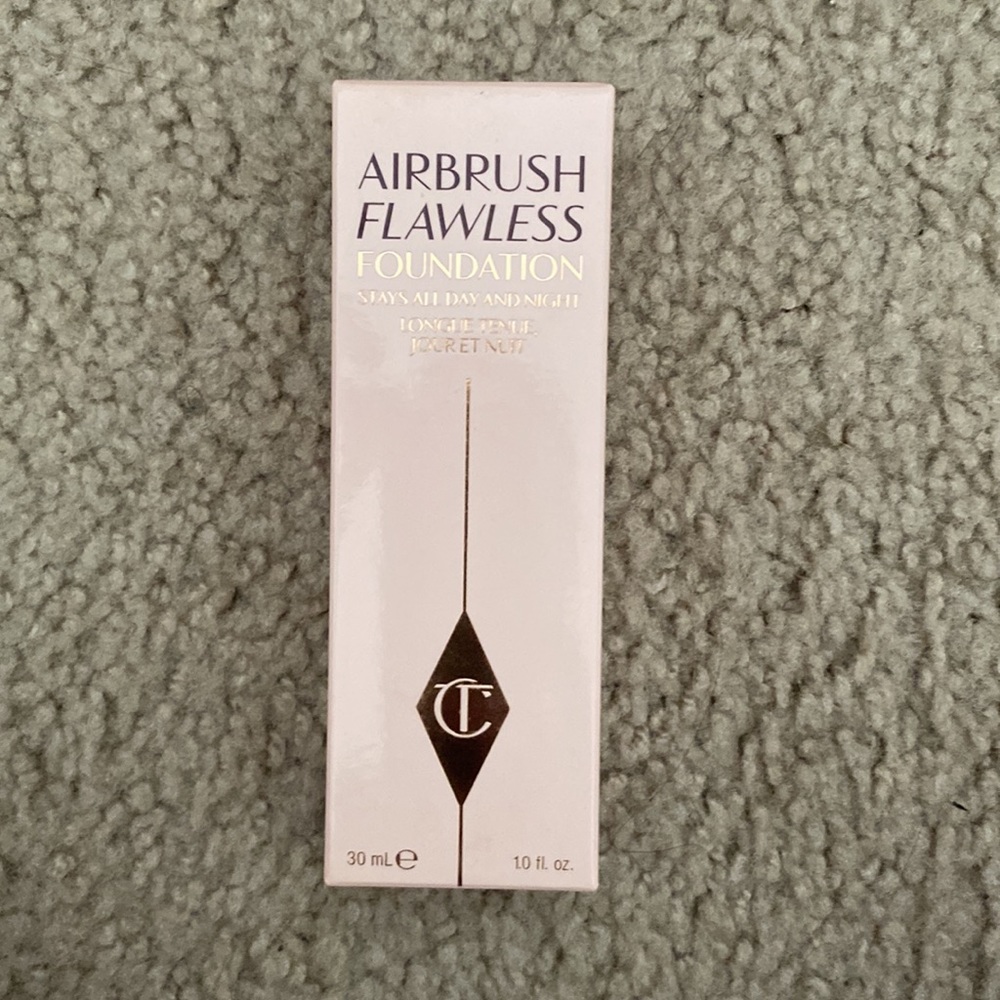 Charlotte Tilbury 5.5 Neutral - Picture 2 of 3